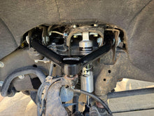 Load image into Gallery viewer, Cognito 3-Inch Leveling Kit w/ Fox 2.5 HTO Shocks (Tubular Design)